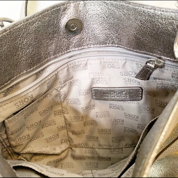 Michael Kors crossbody purse - Picture 3 of 4